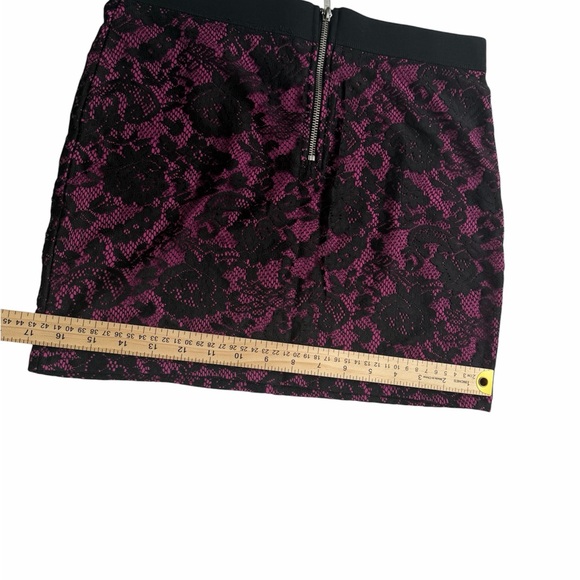 Divided Black Lace Overlay Magenta Mini Skirt - Picture 5 of 6